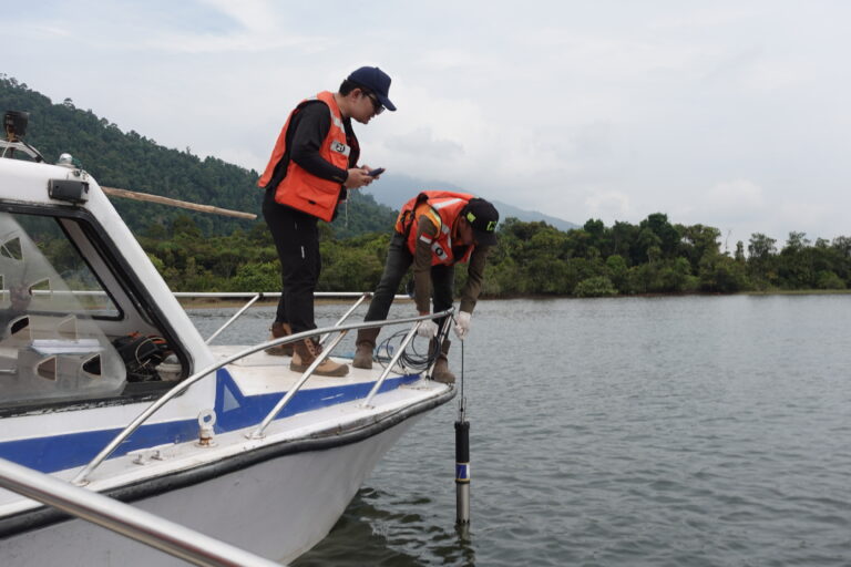 PT Vale Uji Kualitas Air Danau Towuti